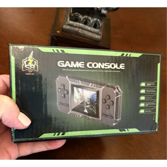 GENERIC - NWT Retro Portable Game Console/520 Classic Games/Multi-Player/TV Play - Picture 2 of 16